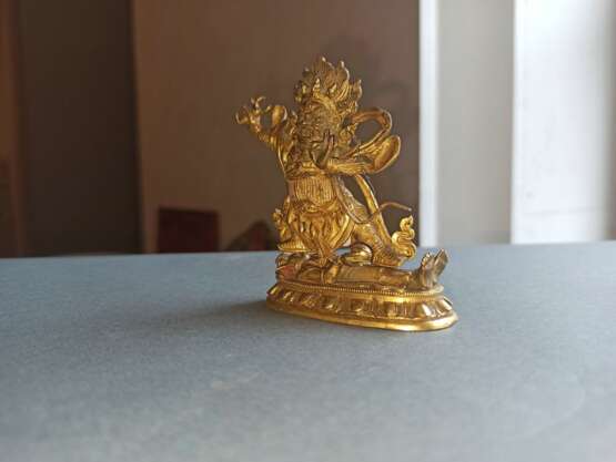 Feuervergoldete Bronze des Beg-tse - Foto 3