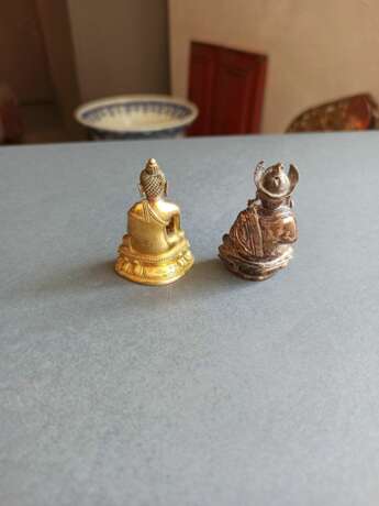Feuervergoldete Miniatur-Bronze des Buddha Shakyamuni und Miniaturbronze Bronze - photo 3