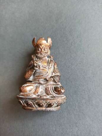 Feuervergoldete Miniatur-Bronze des Buddha Shakyamuni und Miniaturbronze Bronze - photo 5