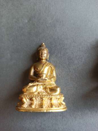 Feuervergoldete Miniatur-Bronze des Buddha Shakyamuni und Miniaturbronze Bronze - photo 6