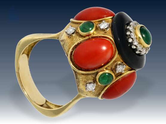 Ring: außergewöhnlicher und exklusiver vintage Goldschmiedering mit Koralle, Smaragd- und Diamantbesatz, unikate Handarbeit in 18K Gold - фото 1
