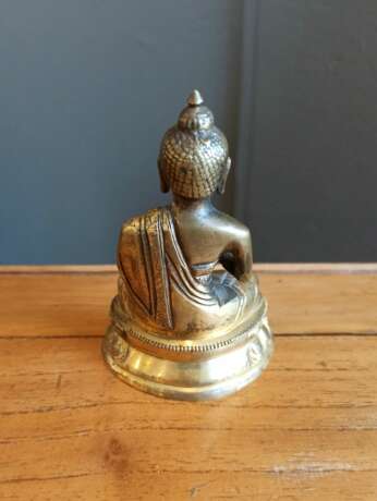 Partiell feuervergoldete Bronze des Buddha Shakyamuni - photo 4
