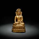 Feuervergoldete Bronze des Buddha Shakyamuni auf einem Lotos - фото 1