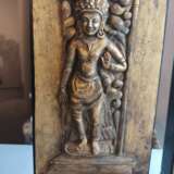 Paar feuervergoldete Reliefpaneele mit Bodhisattva aus Kuperbronze - photo 3