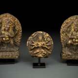 Drei feuervergoldete Kupfer-Repoussé-Arbeiten mit Parvati, Bhairava und einer weiteren trantrischen Gottheit - фото 1