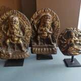 Drei feuervergoldete Kupfer-Repoussé-Arbeiten mit Parvati, Bhairava und einer weiteren trantrischen Gottheit - Foto 2