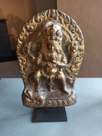 Drei feuervergoldete Kupfer-Repoussé-Arbeiten mit Parvati, Bhairava und einer weiteren trantrischen Gottheit - photo 3