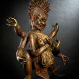 Partiell vergoldete gegossene und in Repoussé gearbeitete Bronze einer tantrischen Gottheit, wohl Mahakala - photo 3