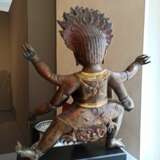 Partiell vergoldete gegossene und in Repoussé gearbeitete Bronze einer tantrischen Gottheit, wohl Mahakala - Foto 8