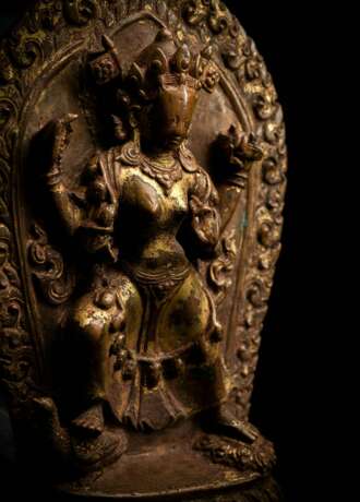 Feuervergoldetes Kupferrelief der Durga mit Inschrift - фото 3