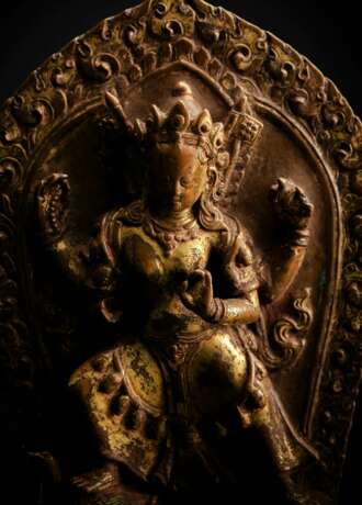 Feuervergoldetes Kupferrelief der Durga mit Inschrift - Foto 4