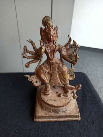 Bronze der Kali auf einem Lotos - photo 2