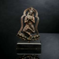 Bronze der Gottheit Sankha auf einem Metallsockel