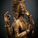 Feuervergoldete Bronze des Sadaksharilokeshvara - photo 3