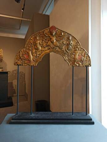 Feuervergoldetes Teilstück einer Mandorla mit kyung-Vogel - Foto 2