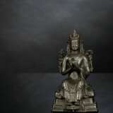 Feine Bronze des Maitreya auf einem Thron mit Gravierungen - photo 1