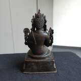 Feine Bronze des Maitreya auf einem Thron mit Gravierungen - photo 5