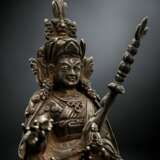 Feine Darstellung des Padmasambhava aus Silber auf Bronzelotos - photo 4