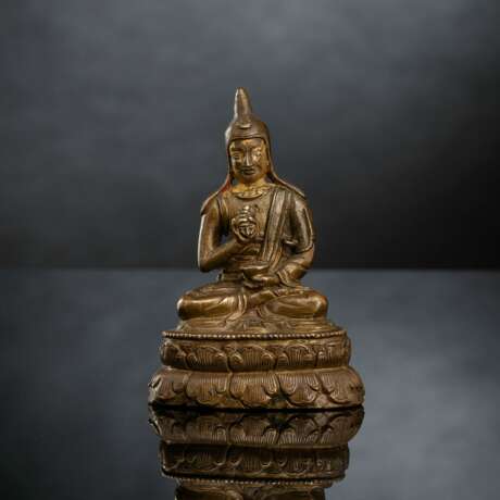 Bronze des Padmasambhava auf einem Lotos - photo 1