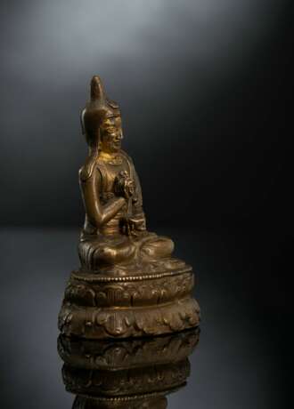 Bronze des Padmasambhava auf einem Lotos - фото 2