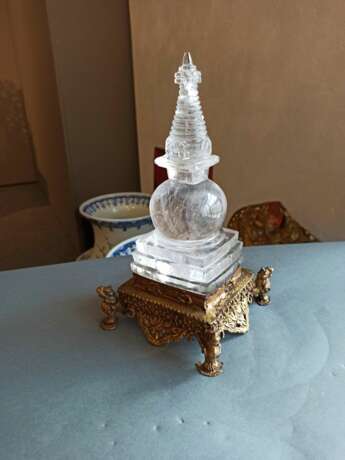 Stupa aus Bergkristall auf feuervergoldetem Stand - photo 3