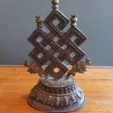 Buddhistisches Altaremblem des 'endlosen Knotens aus Silber - Foto 4