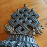 Buddhistisches Altaremblem des 'endlosen Knotens aus Silber - Foto 7