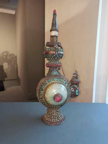 Feine Ritualkanne aus Silber mit Jade und Steinbesatz 'kamandalu' - фото 4