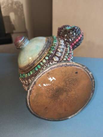 Feine Ritualkanne aus Silber mit Jade und Steinbesatz 'kamandalu' - photo 7