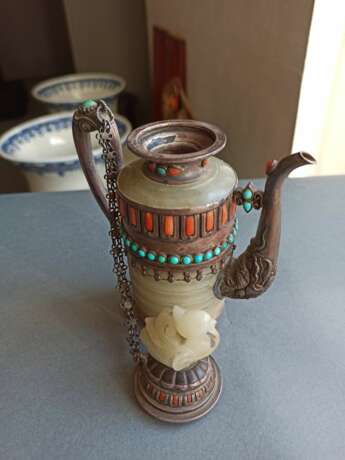 Teekännchen aus Jade, Silber und Koralle nebst Türkisbeastz - photo 4