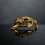 Feuervergoldeter Bronzebeschlag in Form von chilong - фото 1