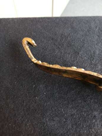 Feiner Feuervergoldeter Gürtelhaken aus Bronze mit Türkis-Einlagen - Foto 6