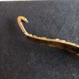 Feiner Feuervergoldeter Gürtelhaken aus Bronze mit Türkis-Einlagen - photo 6