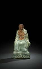 Seltene Longquan-Figur des Zhenwu auf einem Felsen sitzende mit Resten von Vergoldung