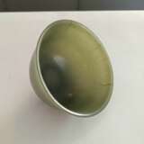 Schale aus grüner Jade mit Holzstand - фото 11