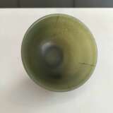Schale aus grüner Jade mit Holzstand - photo 12