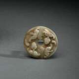 Bi-Scheibe aus Jade mit Chilong in Relief in grünbeiger Tönung - Foto 1