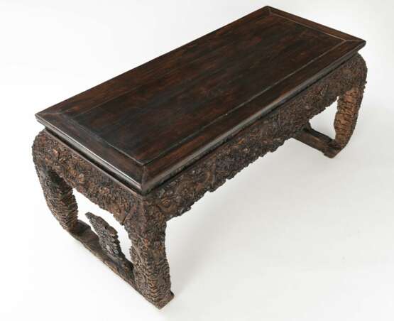 Tisch aus Hartholz mit reicher Drachenschnitzerei - Foto 7