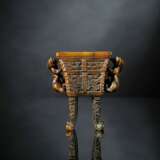 Weihrauchbrenner vom Typ 'ding' aus Nashorn im archaischen Stil dekoriert - Foto 1