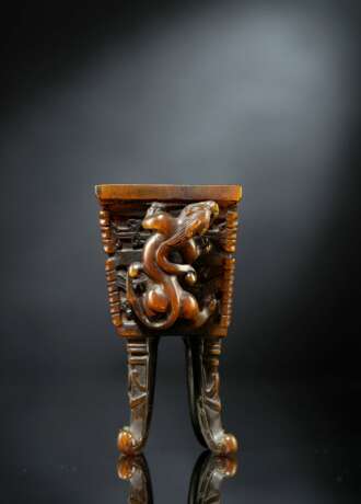 Weihrauchbrenner vom Typ 'ding' aus Nashorn im archaischen Stil dekoriert - Foto 4