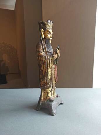 Partiell feuervergoldeter Bronze einer daoistischen Gottheit - Foto 6