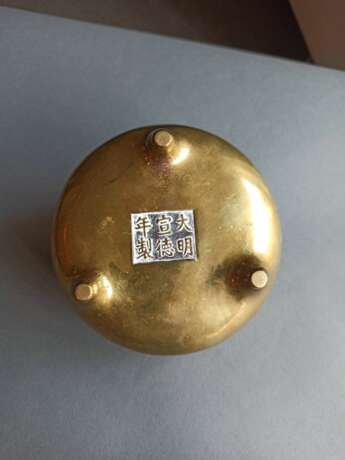 Weihrauchbrenner in Form eines ding aus goldfabener Bronze - Foto 7