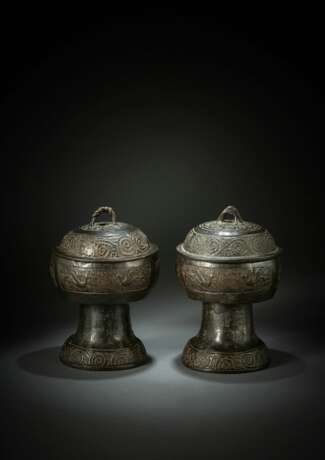Paar seltene Altargefäße vom Typ 'deng' aus Bronze - photo 1