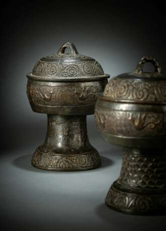 Paar seltene Altargefäße vom Typ 'deng' aus Bronze - photo 3