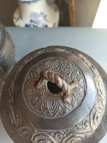Paar seltene Altargefäße vom Typ 'deng' aus Bronze - фото 10
