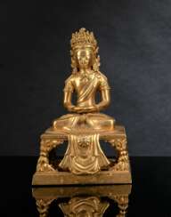 Feuervergoldete Bronze des Amitayus auf einem Thron sitzend dargestellt