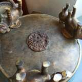 Trommelförmiges Cloisonné-Deckelgefäß mit Dekor von Lotos und Chilong, teils in Bronze plastisch ausgeführt - фото 8