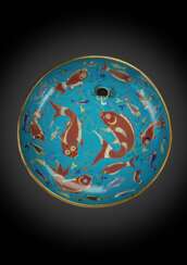 Sehr große, partiell feuervergoldete Cloisonné-Platte mit Dekor verschiedene Fische und Meerestiere