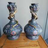 Paar feine Champlevé-Vasen mit Lotosdekor teils in Silber und Kupfer gearbeitet - photo 2
