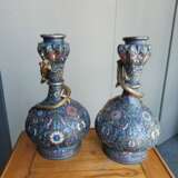 Paar feine Champlevé-Vasen mit Lotosdekor teils in Silber und Kupfer gearbeitet - Foto 4